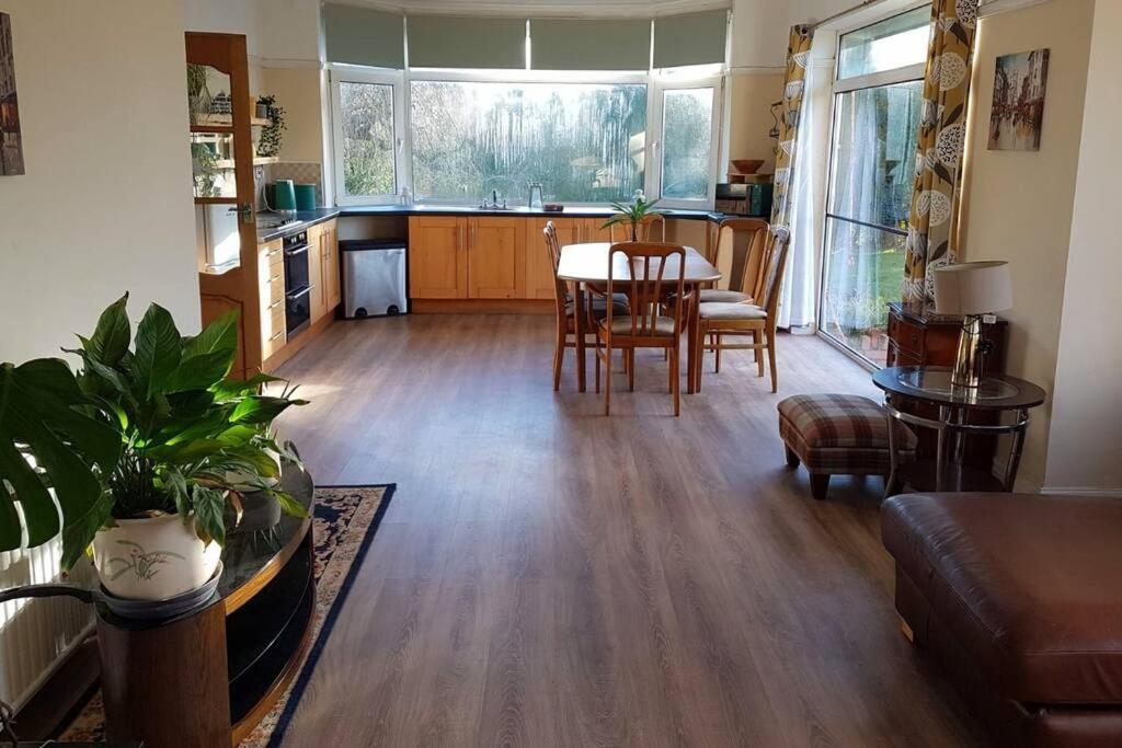 4 Bedroom Country Home Bristol Exteriör bild